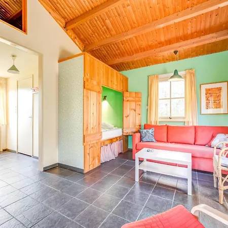 Dom wakacyjny Tranquil Holiday In With Terrace Zwaluwe