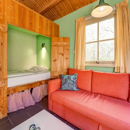 Tranquil Holiday In With Terrace Vakantiehuis