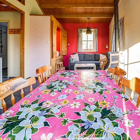 Dom wakacyjny Tranquil Holiday In With Terrace