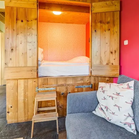 Tranquil Holiday In With Terrace Vakantiehuis
