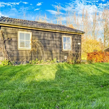 Dom wakacyjny Tranquil Holiday In With Terrace